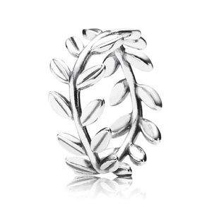 Pandora laurel leaves ring
